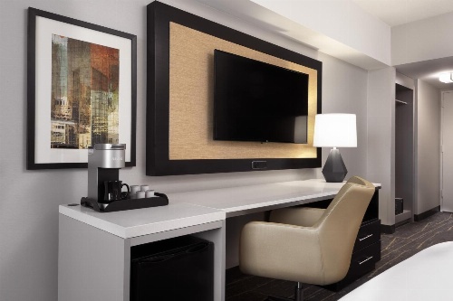 Holiday Inn - Chicago Dwtn - Wolf Point, an IHG Hotel image 4