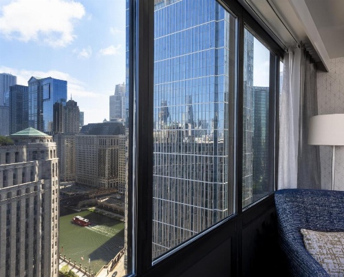Holiday Inn - Chicago Dwtn - Wolf Point, an IHG Hotel image 5